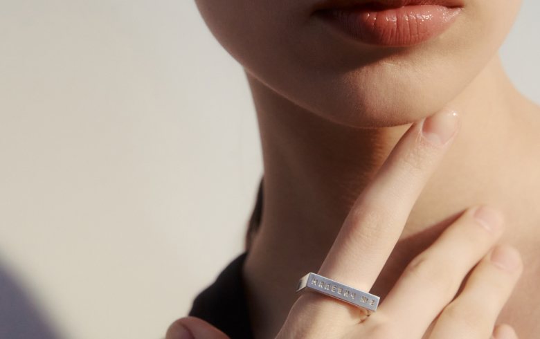 woman-with-necklaces