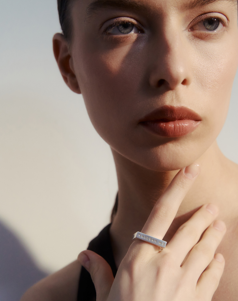 woman-with-necklaces