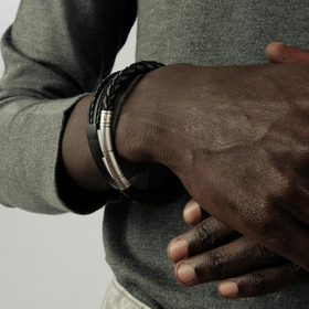 тройной черный браслет из кожи