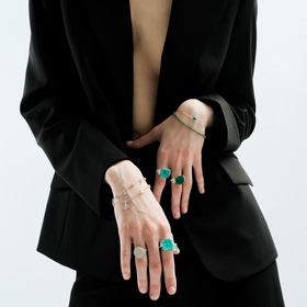 кольцо из серебра с темным зеленым кварцем и фабулитами