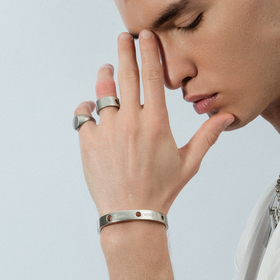 серебристое кольцо-печатка