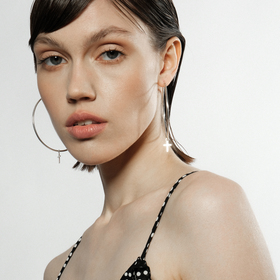 серебряные серьги-хупы с подвесами-крестами