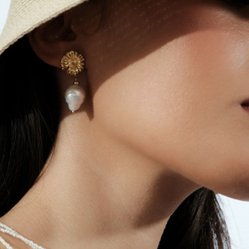 серьги "любит не любит" из жемчуга и металла