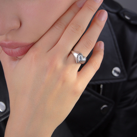 кольцо червовый валет из серебра с белым родием