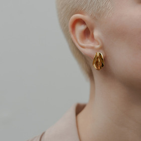 позолоченные мятые серьги из серебра sexuality
