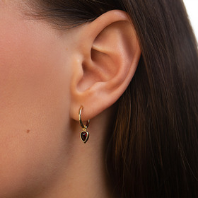 моносерьга из золота с гранатом vrindavan garnet