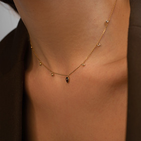 колье из золота с гранатом и лейкосапфирами vrindavan garnet