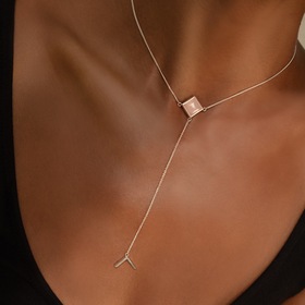 колье-галстук из серебра с ромбом и розовым кварцем