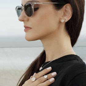 монопусета из серебра в виде полукруга