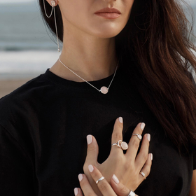 колье-круг из серебра с розовым кварцем