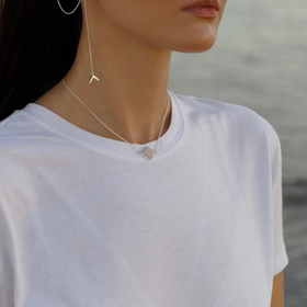 колье ромб из серебра с розовым кварцем