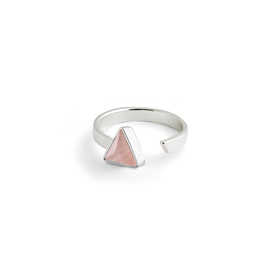 кольцо-треугольник из серебра с розовым кварцем