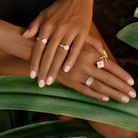 кольцо-ромб из серебра с розовым кварцем