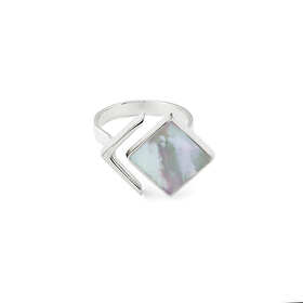 кольцо-ромб из серебра со светлым плоским перламутром