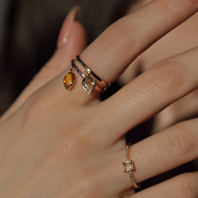 кольцо из серебра с хрусталём квадратной огранки