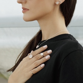 кольцо-круг из серебра с розовым кварцем