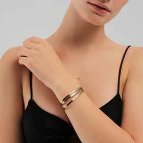 специальная коллекция chandon x poison drop. узкий браслет в цвете шампань с надписью настроение rose