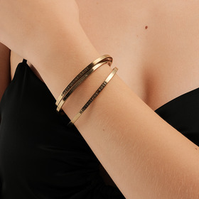 специальня коллекция chandon x poison drop. узкий браслет в цвете шампань с надписью настроение brut