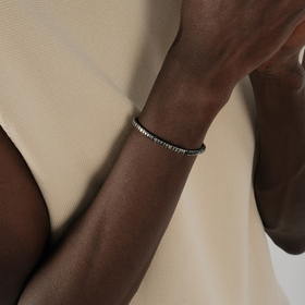 черный браслет из нержавеющей стали