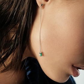 серьги-дорожки из белого золота с изумрудами