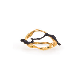 позолоченное кольцо flow из серебра с нанокерамикой и вставками из шпинели