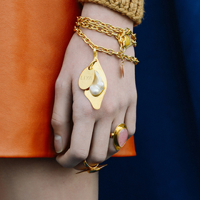 позолоченное кольцо из серебра с розовым кварцем