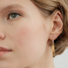 моносерьга кликер из серебра с позолоченной палочкой