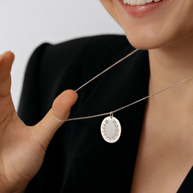 колье с медальоном с мантрой