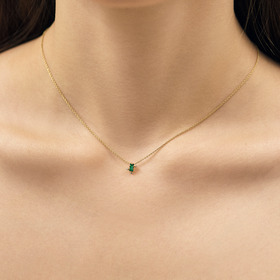 подвеска из золота с изумрудом и бриллиантами в асимметричной закрепке