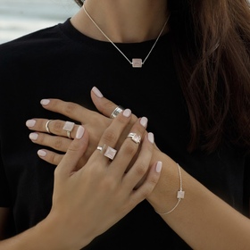 кольцо квадрат с розовым кварцем