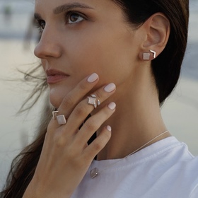 кольцо ромб с розовым кварцем