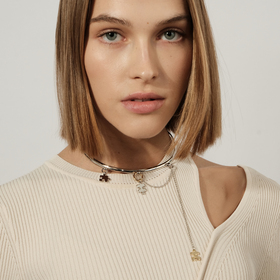 серебристый твердый чокер-колье с пазлами и цепью