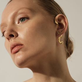 позолоченный кафф из серебра на левое ухо в барочном стиле