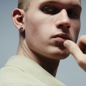 моносерьга крест с пропилом со вставкой серебро 925-й пробы