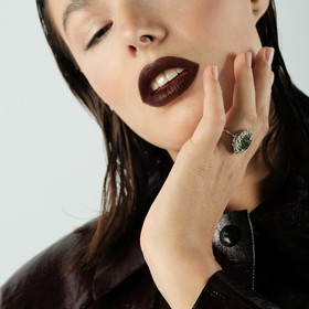 кольцо из серебра с зелёным аметистом овальной огранки