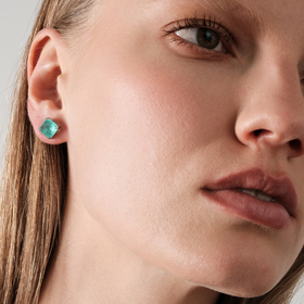 серьги пусеты с изумрудным  кварцем