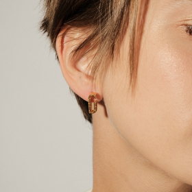 позолоченный пусет с буквой «с»