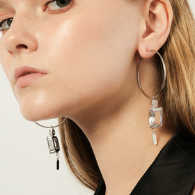 серьги кольца с массивными повесками из циркония