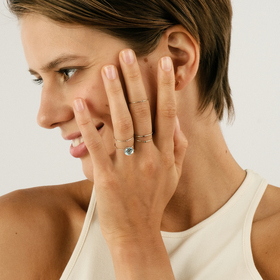 кольцо invisible из белого золота с белым топазом