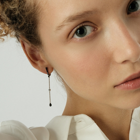 серьги из белого золота с бриллиантами nightshade