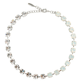серебристое колье с прозрачными и белыми камнями