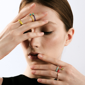 кольцо из желтого золота с эмалью и хризопразом candy