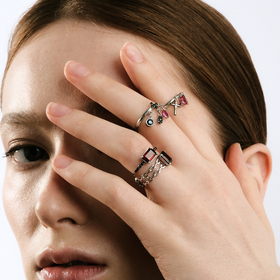 кольцо из белого золота с гранатом и бриллиантами nightshade