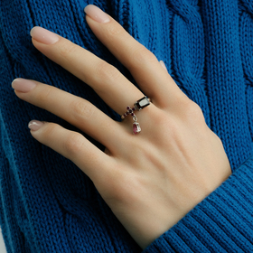 кольцо из белого золота с гранатом и рубинами nightshade