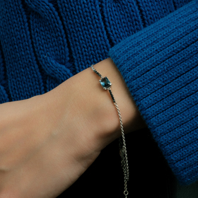 браслет из белого золота с топазом и бриллиантами nightshade