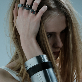 браслет из кожи и нержавеющей стали