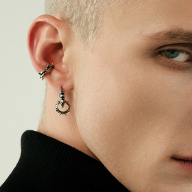 шипастая моносерьга с подвеской из нержавеющей стали