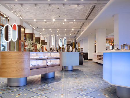 Poison Drop в Универмаге Au Pont Rouge